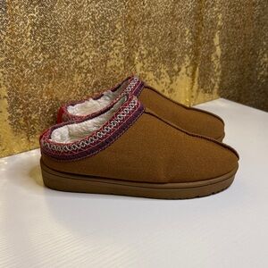 Cozy Brown Slippers with Red Accent